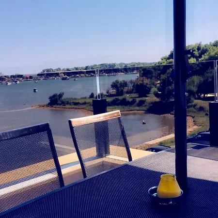 Eden Apartment *